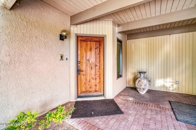 Building Photo - 3322 N Riverbend Cir W