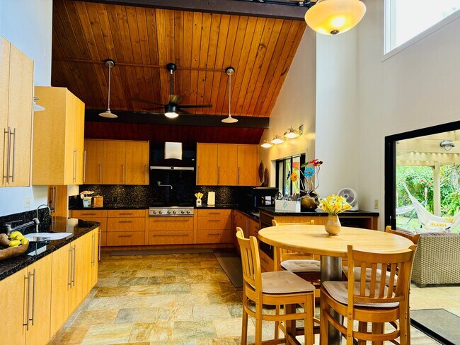 Foto del edificio - Beautiful Kailua Beachside 3 bedroom, 2 ba...