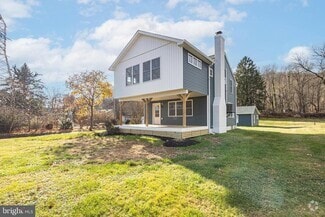 Building Photo - 1434 River Rd