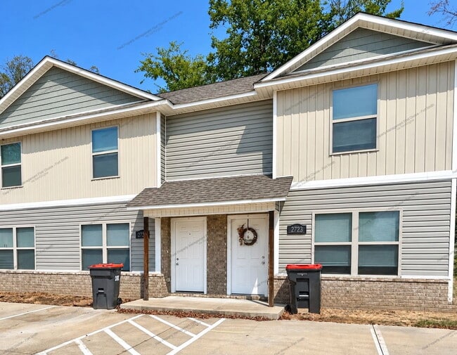 Building Photo - 2723 Teddy St