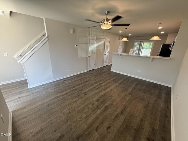 Building Photo - 1006 Peony Ln