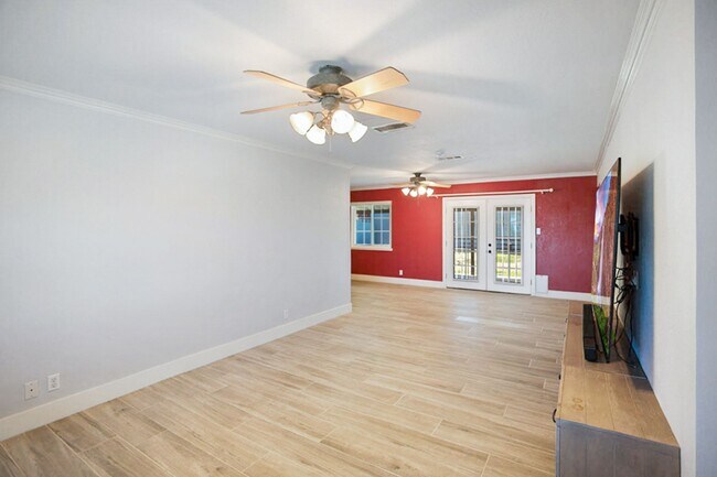 Building Photo - Beautiful, nicely updated, ENERGY EFFICIENT HOME FOR LOW UTILITY BILLS