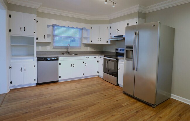 Building Photo - 3 Bedroom / 2 Bath Home for Rent – South Knoxville - Ideal for students! Close to campus!