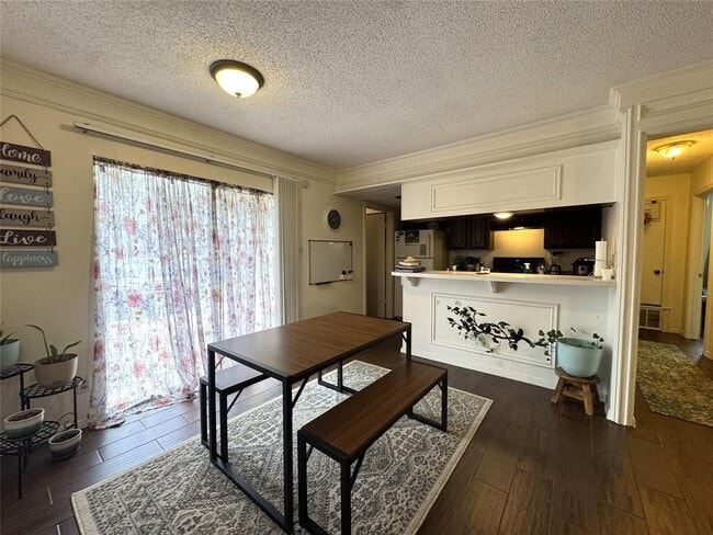 Building Photo - 2900 Lovell Dr