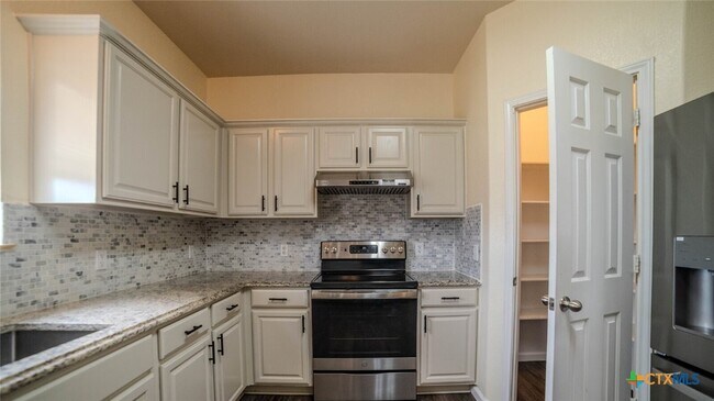 Foto del edificio - 6107 Bridgewood Dr