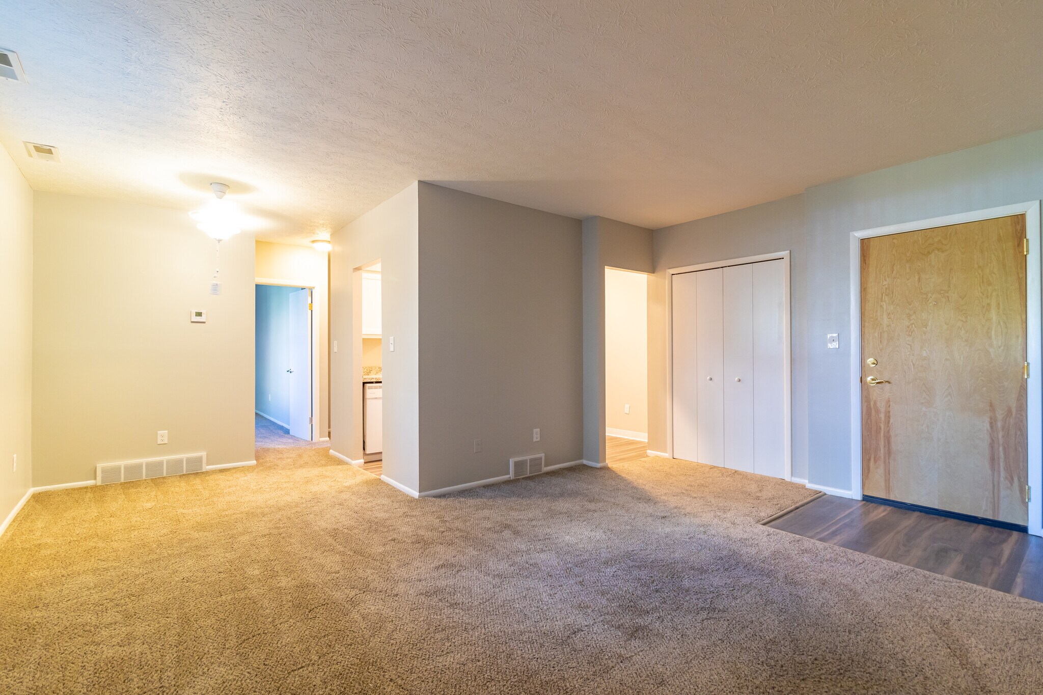 Valley Plaza Apartments – photo 5