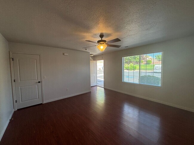 Foto del edificio - 3 bed 2.5 bath townhome