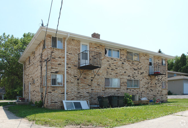 Building Photo - 3704-3710 S Chicago Ave