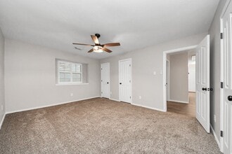 Building Photo - 1410 Long View Dr