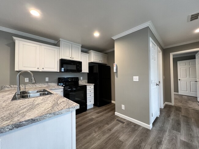Building Photo - 192 Silver Birch Cir