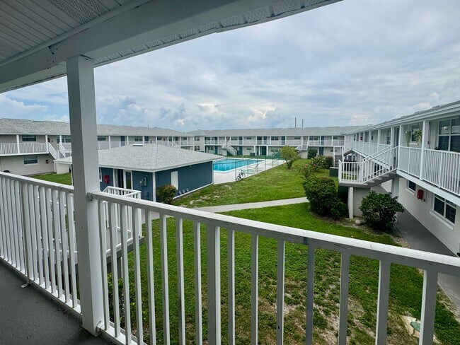 Foto del edificio - 1 Bed/1 Bath Second Floor Condo in recently renovated apartment community!