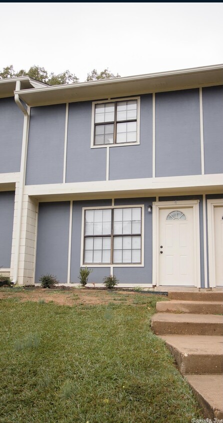 Primary Photo - 1800 Labette Manor Dr