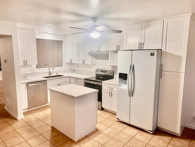 Foto del edificio - 700 W Walnut Ave