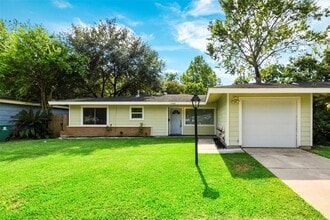 Building Photo - 10202 Woodwind Dr