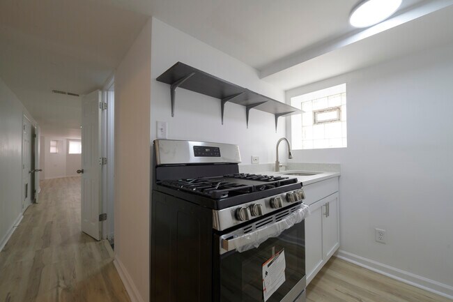 Building Photo - 6550 S Drexel Ave