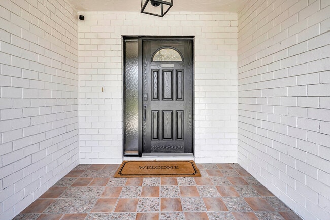 Building Photo - 98 Chardon Pl