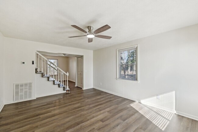 Foto del edificio - 1421 Huntington Dr