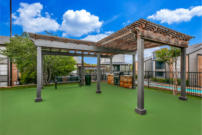 Pergola Outdoor Lounging at Forest Ridge Apartments - Forest Ridge