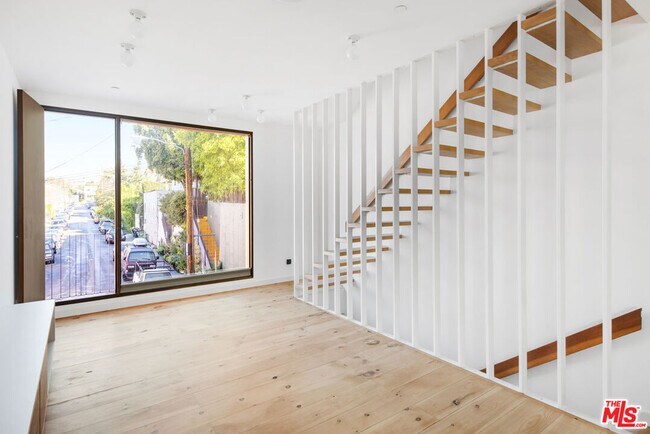 Foto del edificio - 1416 Fairbanks Pl