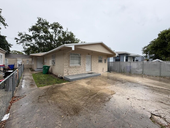 Building Photo - 1745 NW 47th Terrace