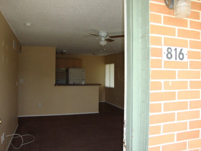 Building Photo - 800 N Fiske Blvd