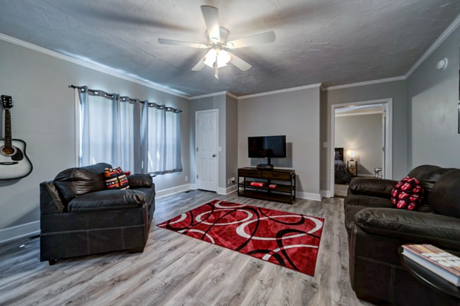 Building Photo - 401 Kingwood Dr