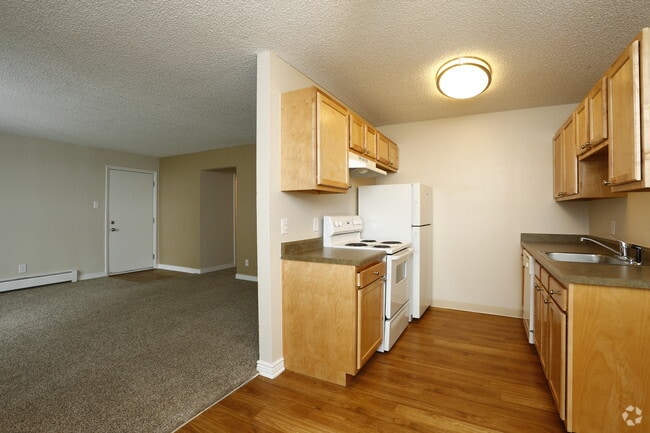 2BR, 2BA - 950 SF - Greentree Village Apartments