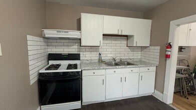 Building Photo - 109 E Stewart Rd