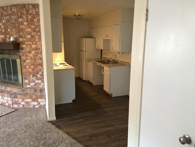 Kitchen - 401 12th Ave SE
