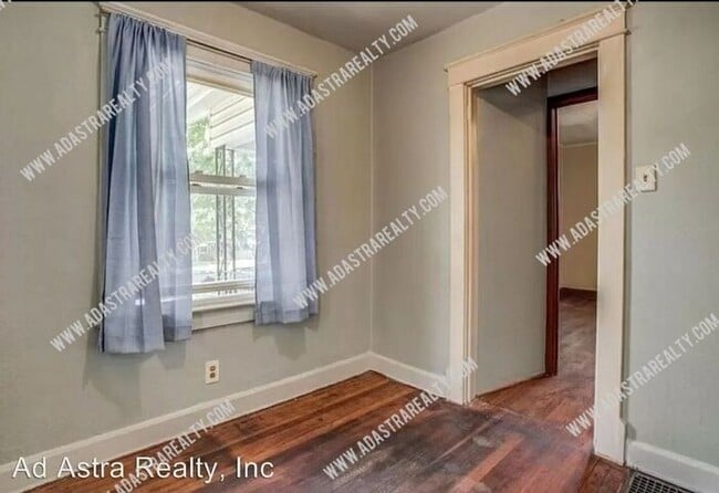 Building Photo - Awesome Location in Waldo-Available NOW!!