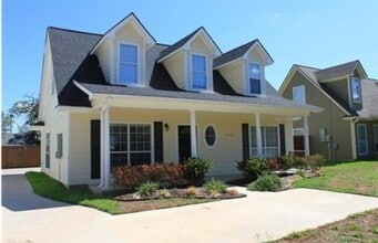 Building Photo - 3707 Holick Ln