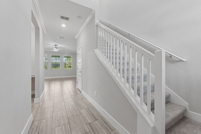 Foto del edificio - Stunning 4 BR + LOFT /2.5 BA/ 2 CG home in Gorgeous Bexley!