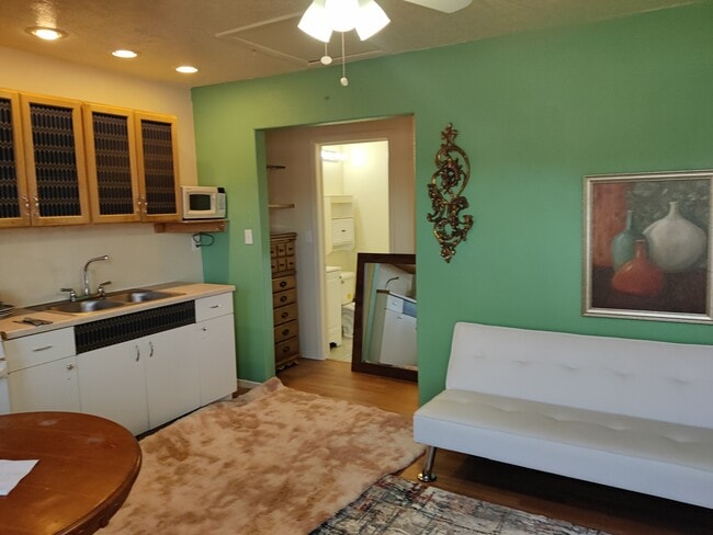 Building Photo - 810 Georgiana Dr