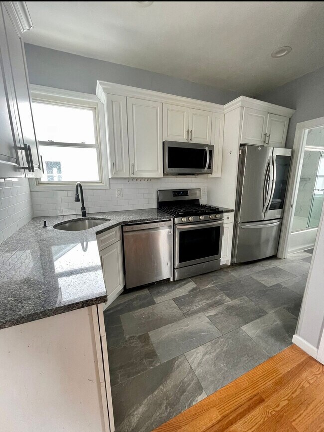 Foto del edificio - 345 Kaplan Ave