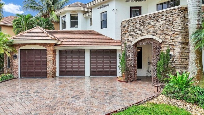 Building Photo - 10703 Versailles Blvd