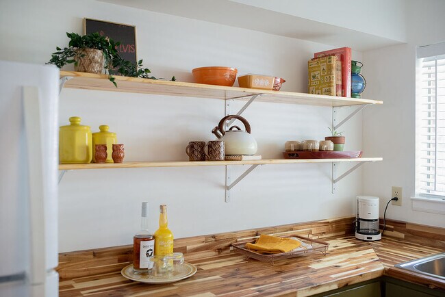 Foto del edificio - 1609 Forrest Ave