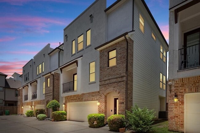 Building Photo - 1525 Johnson St