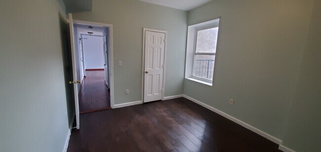 Building Photo - 133 N Maple Ave