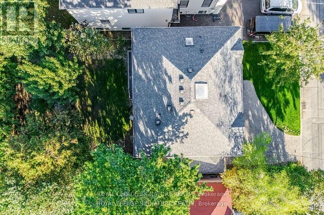 Building Photo - 114 Fairholme Ave