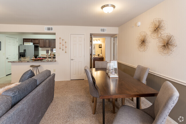 Fountain Lake Apartments - Apartments in Edmond, OK | Apartments.com