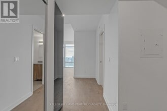 Building Photo - 501 Yonge St