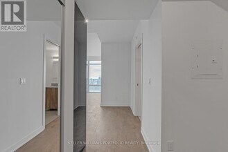 Building Photo - 501 Yonge St