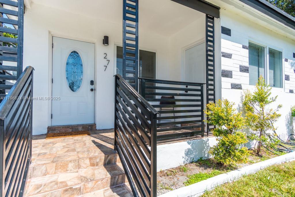 Foto principal - 277 NW 48th St