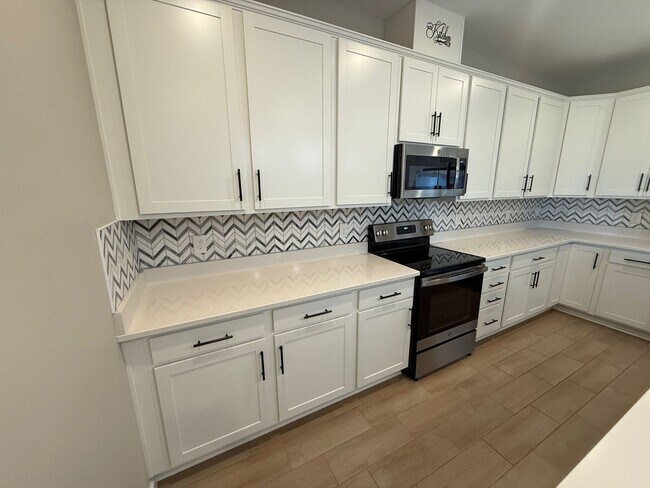 Building Photo - 4/3 Clermont Spacious Home-AVAILABLE 09/10/2026