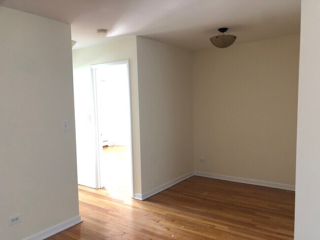 Foto del edificio - 7315 N Oakley Ave