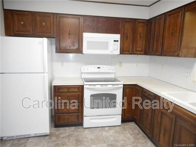 Building Photo - 5500 Larchmont Ave