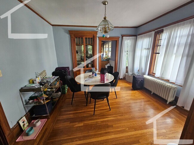 Building Photo - 4 bedroom 2 full bath available in Newton....