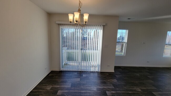 Building Photo - 142 Goldenrod Dr