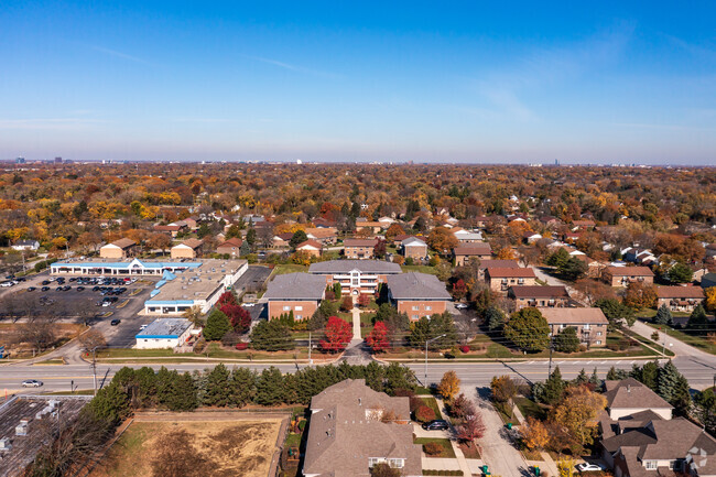 Aerial Photo - Courtyards Of Westmont