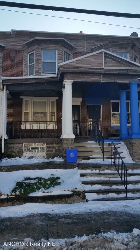 Foto principal - 3 br, 1 bath House - 938 W Fisher Ave.